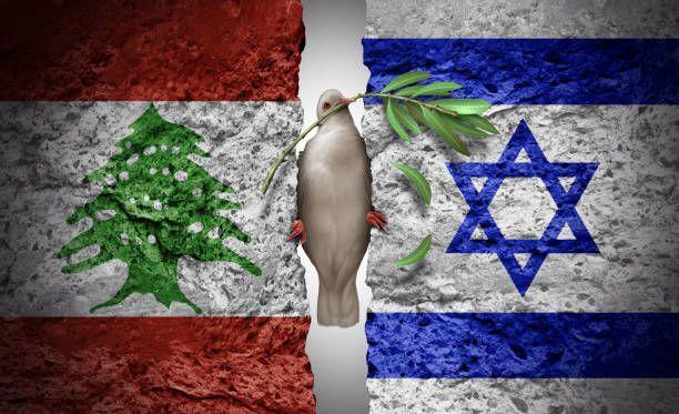 صورة تحمل عَلَمي لبنان وإسرائيل - Getty Images