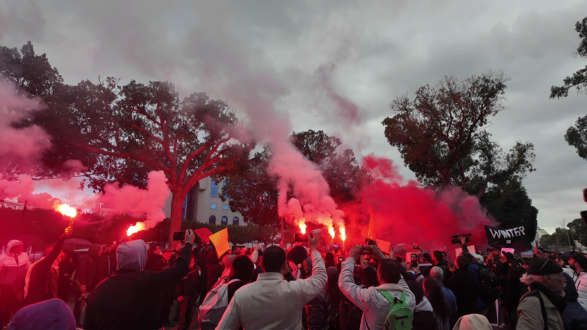 مسيرة في تونس العاصمة دفاعا عن الحقوق والحريات - BBC