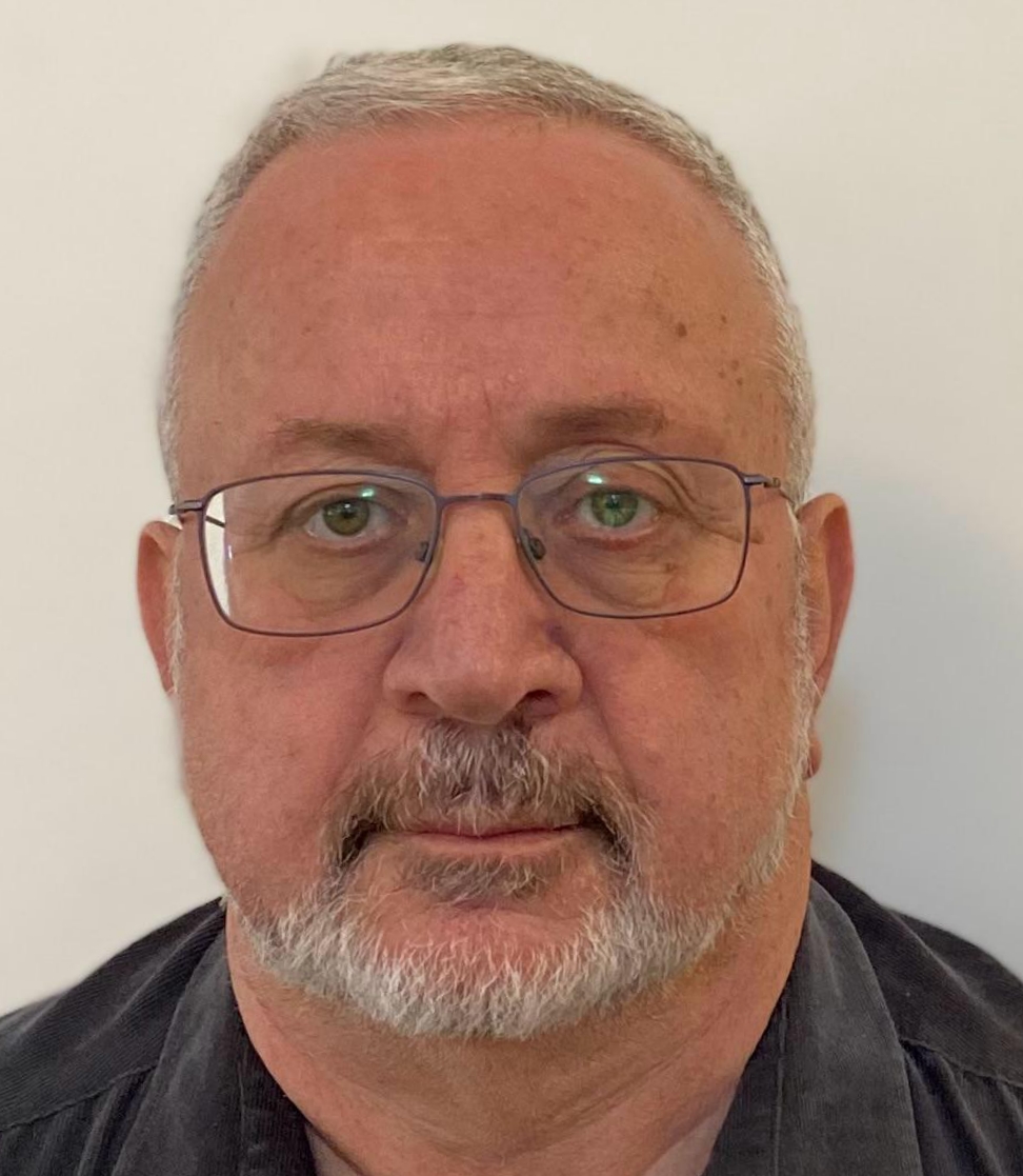 صورة الكاتب  شايكي كومورنيك