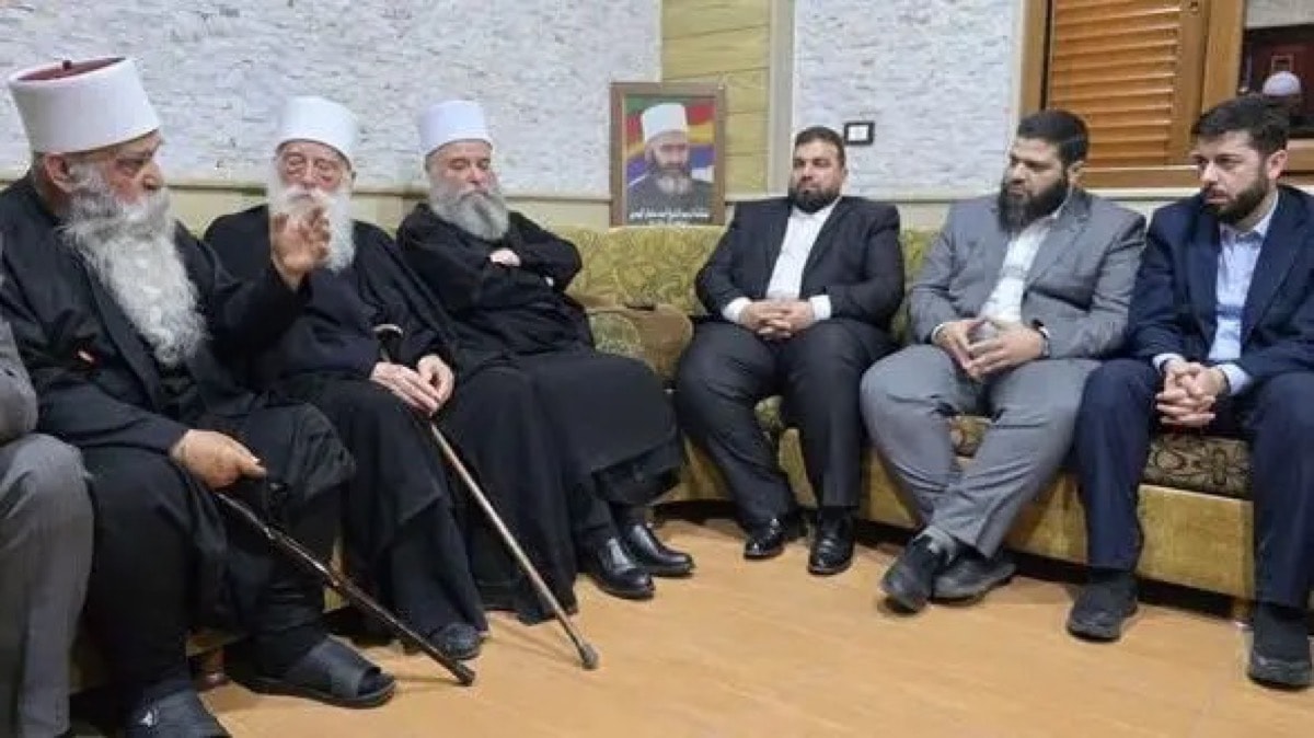 اجتماع بين ممثلي السلطة الانتقالية والدروز لبحث تنفيذ الاتفاق ومنع تكرار الاشتباكات