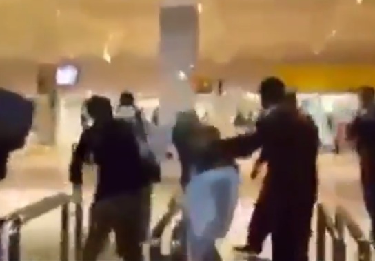 الاعتداء في باكستان على نجم بوب سابق متهم بالردة