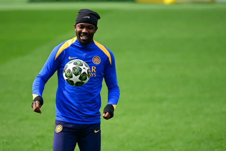 الفرنسي ماركوس تورام مهاجم إنتر خلال حصة تمرينية في أبيانو جنتيلي قبل مباراة إياب دور ثمن النهائي لمسابقة دوري أبطال أوروبا أمام فينورد في 10 آذار/مارس 2025