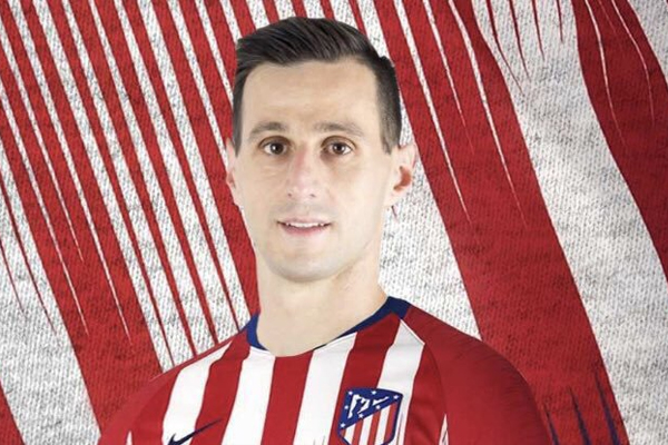 أعلن نادي أتلتيكو مدريد الاسباني ضم المهاجم الكرواتي نيكولا كالينيتش من ميلان الايطالي