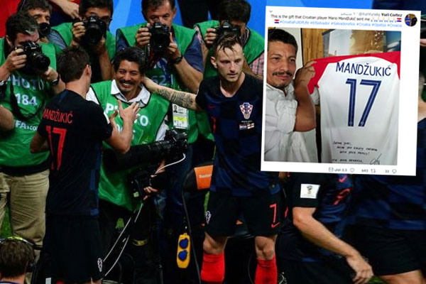 تلقى المصور السلفادوري تكريما من لاعبي منتخب كرواتيا وحصل على قميص اللاعب ماريو ماندزوكيتش وعليه توقيعه التذكاري