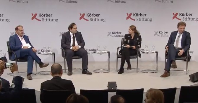 الدكتور الطريفي خلال ندوة "آراء في شرق أوسط متغير" عُقدت خلال جلسات منتدى السياسة الخارجية في برلين