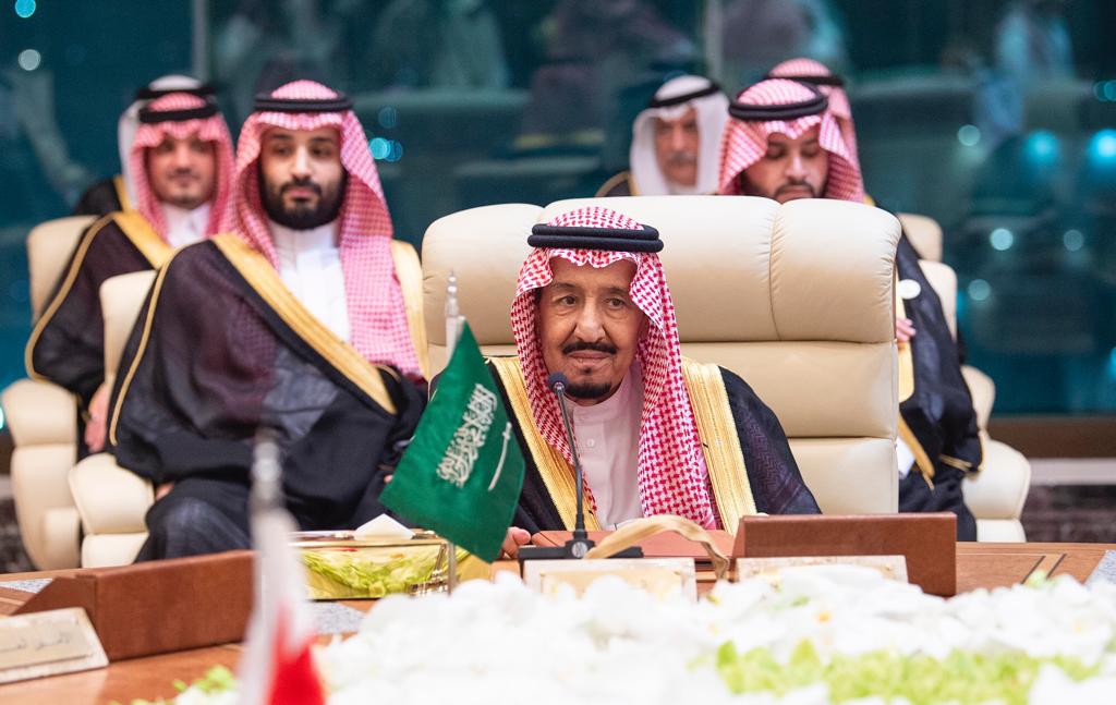 العاهل السعودي في مستهل اعمال القمة الخليجية الطارئة في مكة