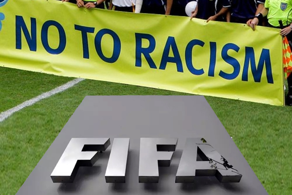 الفيفا يؤكد بان المباريات التي تتوقف بسبب العنصرية سيخسرها المتسبب بها