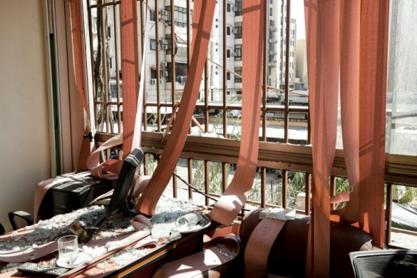أضرار داخل أحد مكاتب المركز الإعلامي لحزب الله ناجمة عن سقوط طائرة استطلاع إسرائيلية في 25 أغسطس 2019 في الضاحية الجنوبية لبيروت 