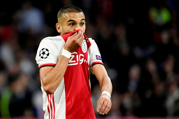 أياكس امستردام يلمح لبيع لاعب وسطه المغربي حكيم زياش 