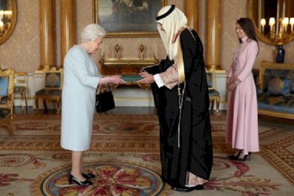 الأمير خالد بن بندر يقدم أوراق اعتماده سفيرًا للسعودية في بريطانيا