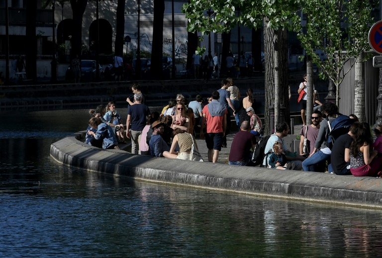 دول العالم تبحث عن الخروج من العزل تدريجيا