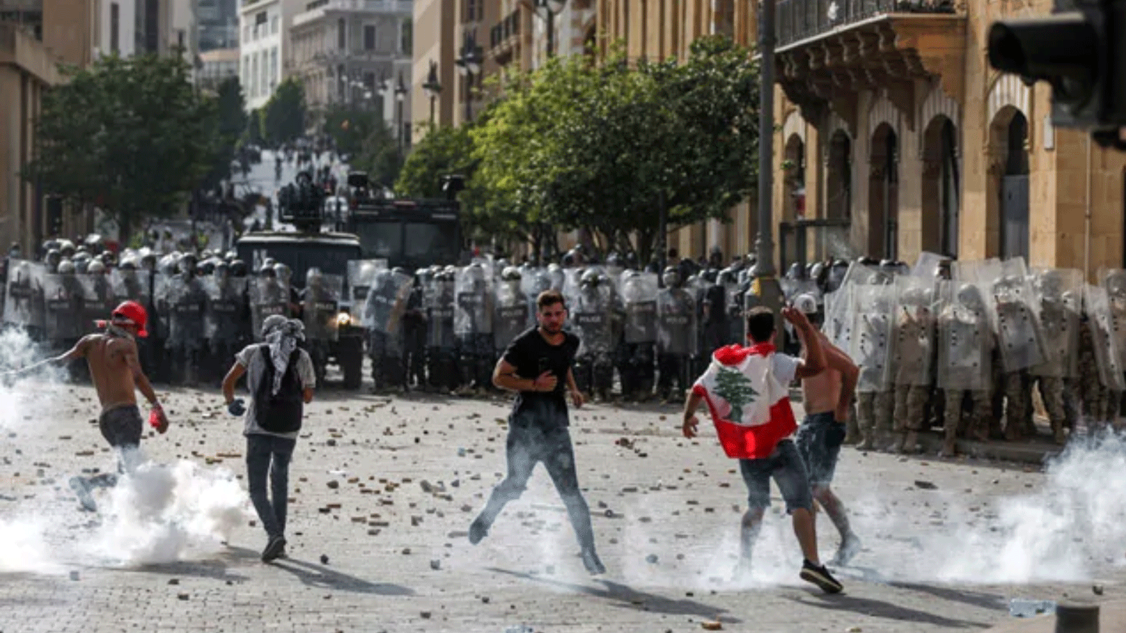 من التظاهرات التي عمت بيروت احتجاجاً على تردي الأوضاع وانتشار الفساد