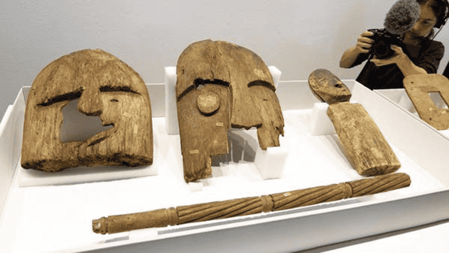 يعتزم متحف الأعراق البشرية في برلين إعادة جثمانين محنطين لطفلين وعظام بشرية داخل نعش خشبي