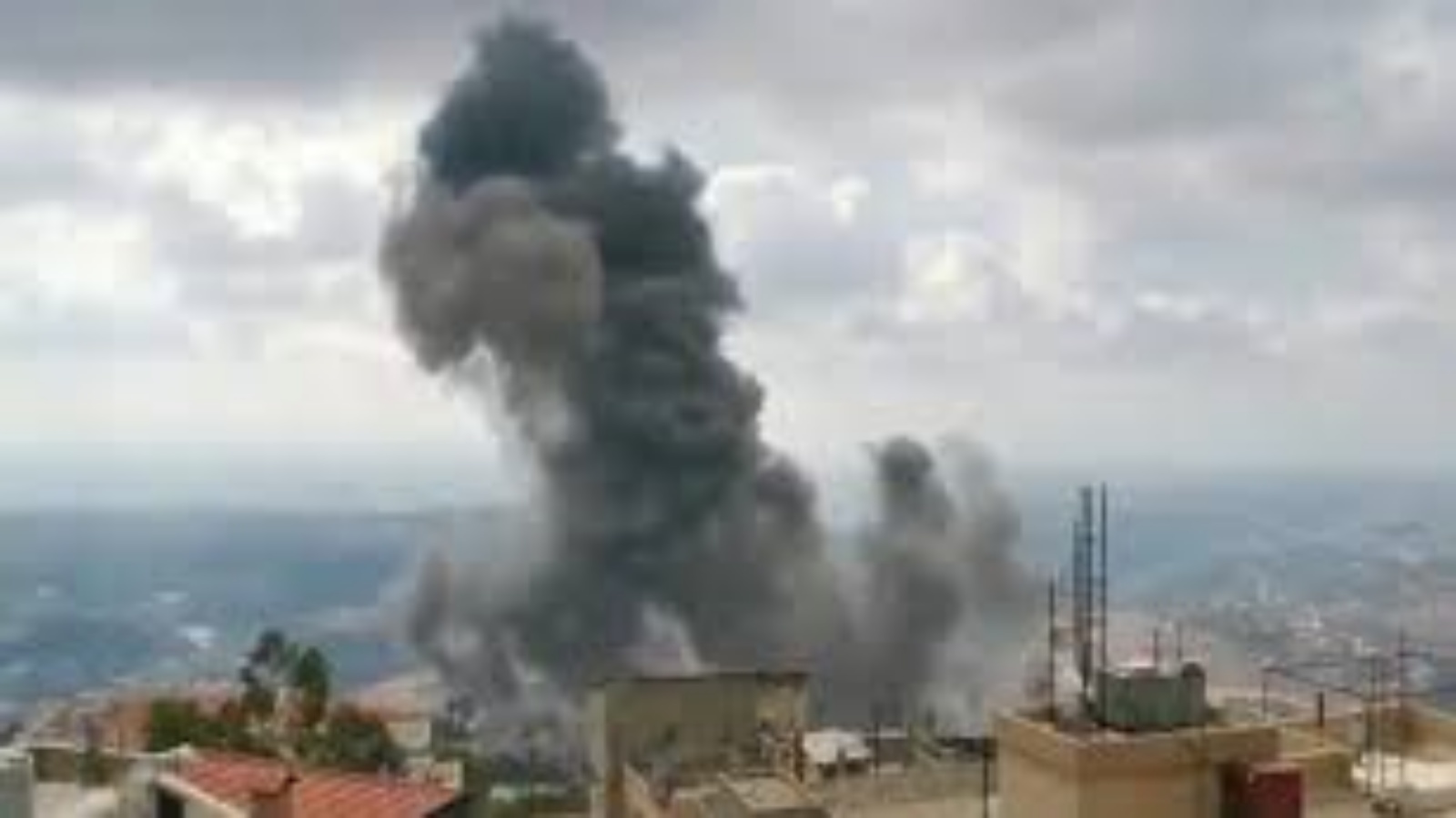 انفجار في مركز تابع لحزب الله في جنوب لبنان