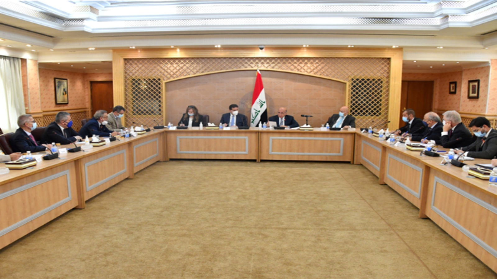 وزير الخارجية العراقي مجتمعا مع سفراء الاتحاد الاوروبي في بغداد