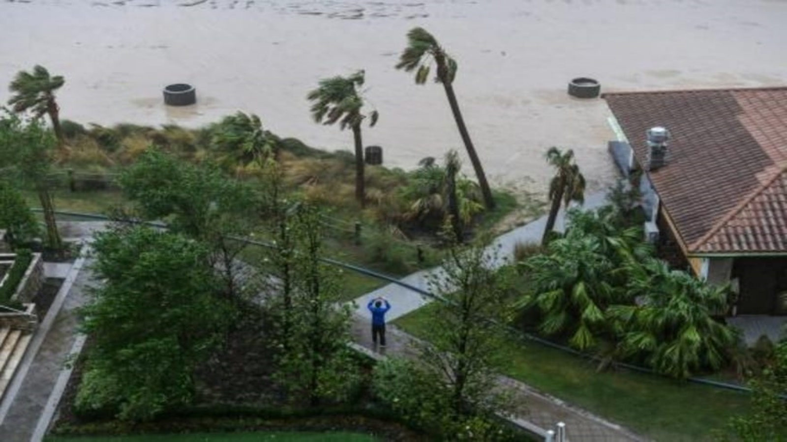 الإعصار زيتا يبدأ باجتياح الولايات المتّحدة