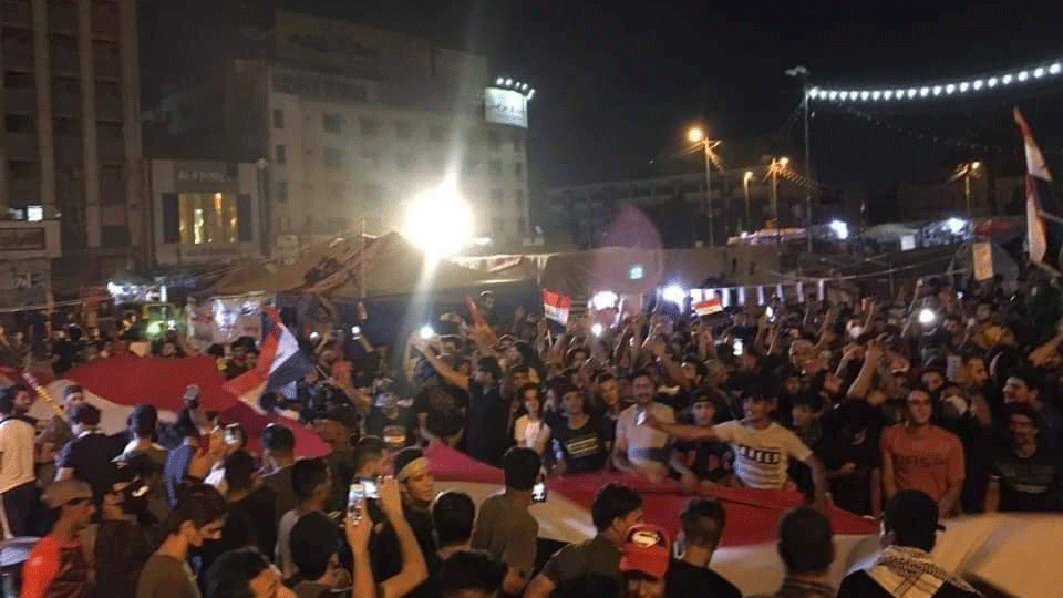 وسط بغداد يعجّ بالمتظاهرين مساء السبت