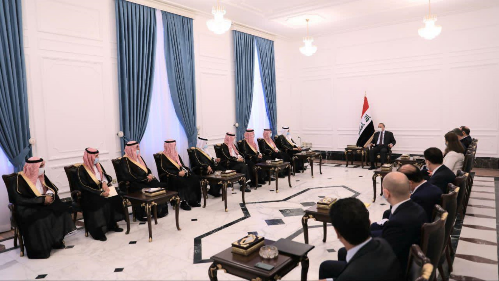 الكاظمي مجتمعا مع اعضاء المجلس التنسيقي العراقي السعودي