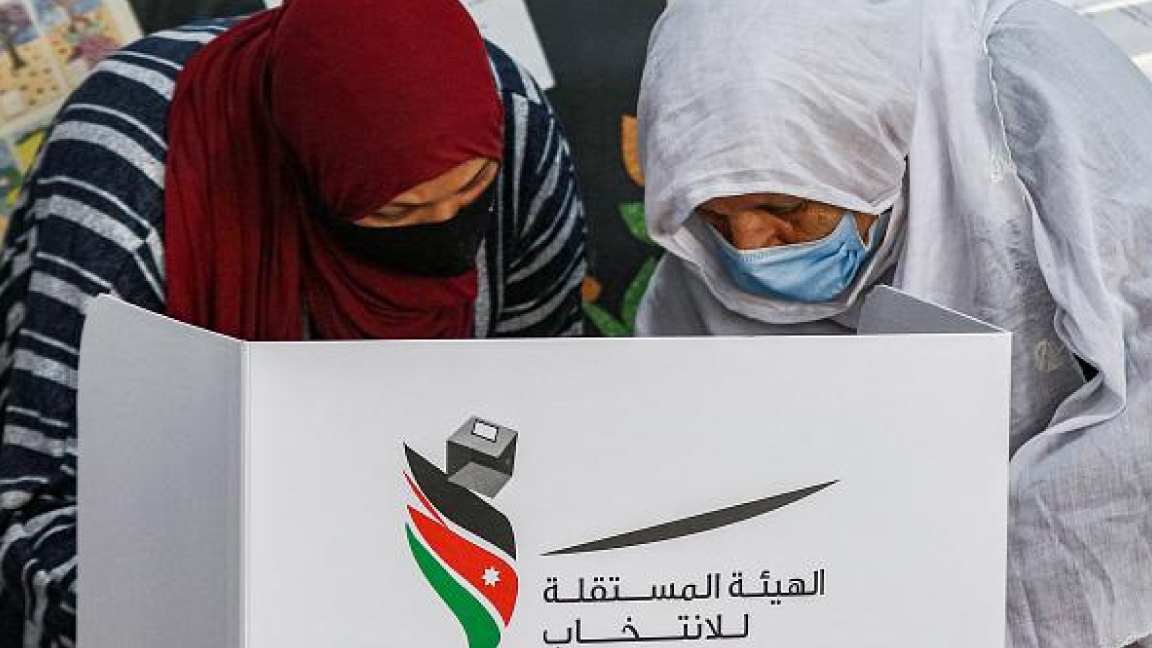 أردنيتان تصوتان في الانتخابات النيابية الأخيرة في 10 نوفمبر الجاري