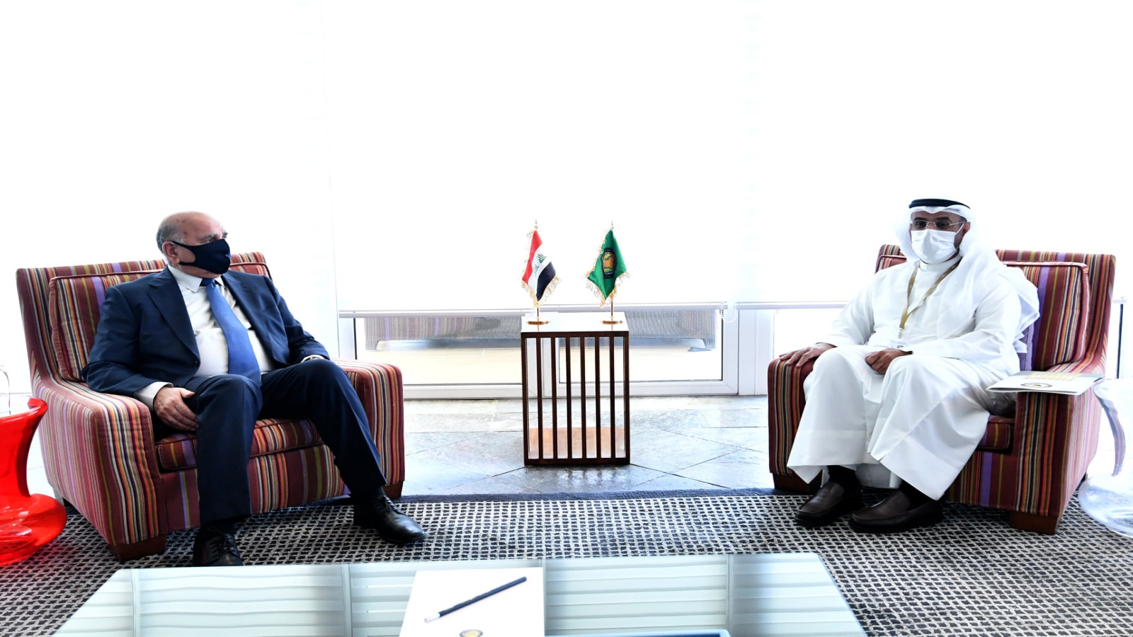 وزير الخارجية العراقي مجتمعا مع الامين العام لمجلس التعاون الخليجي