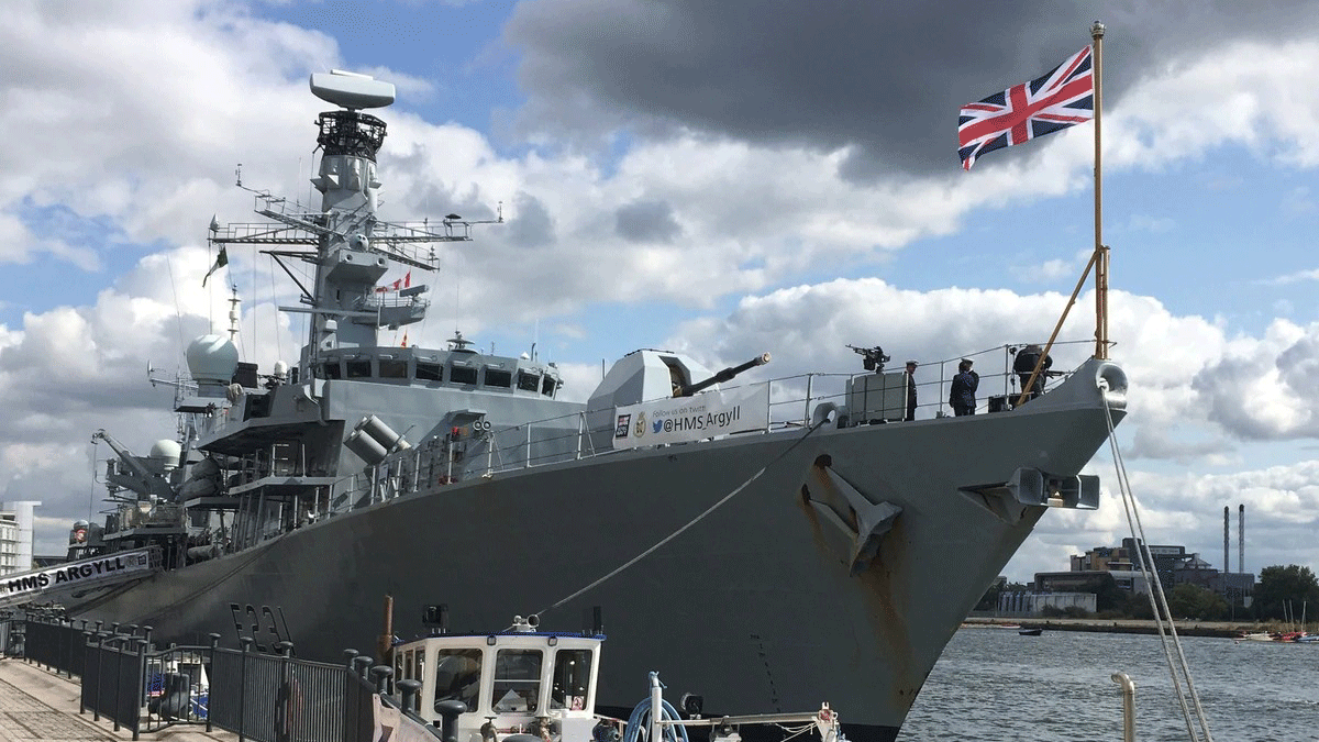 إحدى بوارج البحرية الملكية البريطانية - صورة من وزارة الدفاع