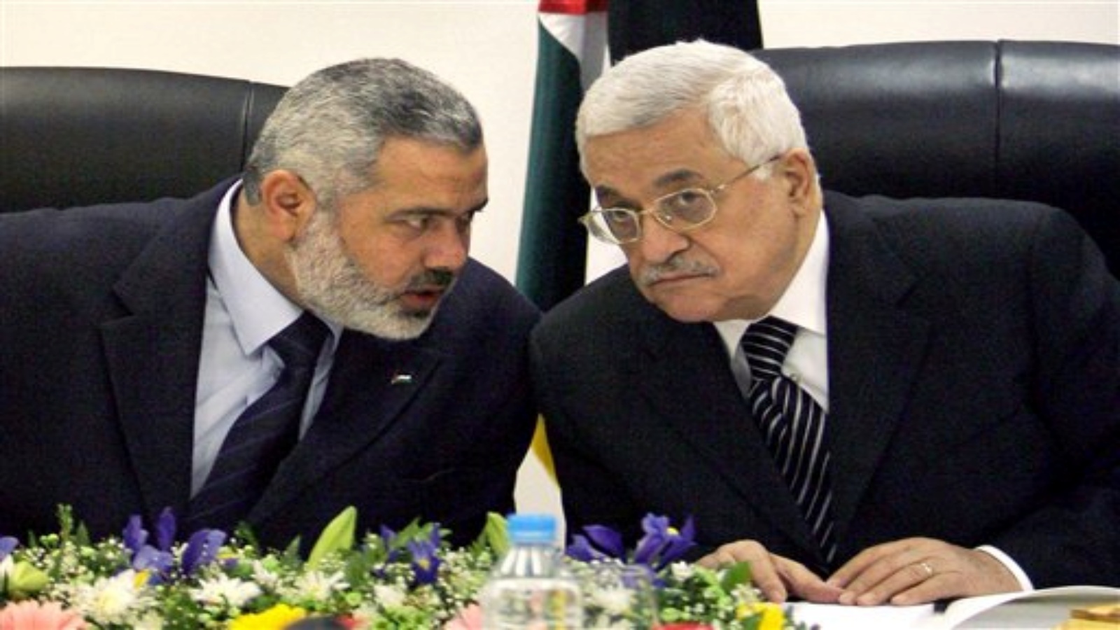 رسائل ترحيب متبادلة بين حماس والسلطة الفلسطينية 