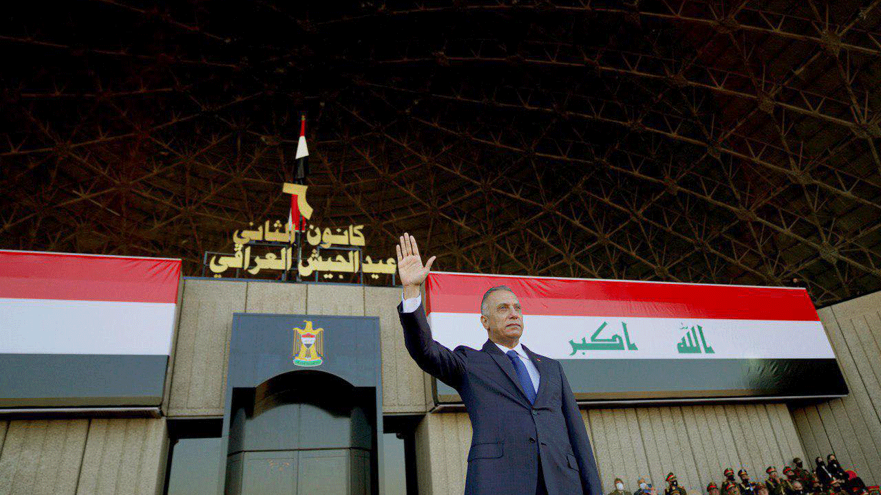 الكاظمي خلال استعراض الجيش العراقي بمئوية تأسيسه