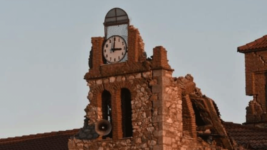  كنيسة في قرية ميسوهوري اليونانية متضررة من زلزال ضرب وسط اليونان في 3 آذار/مارس 2021