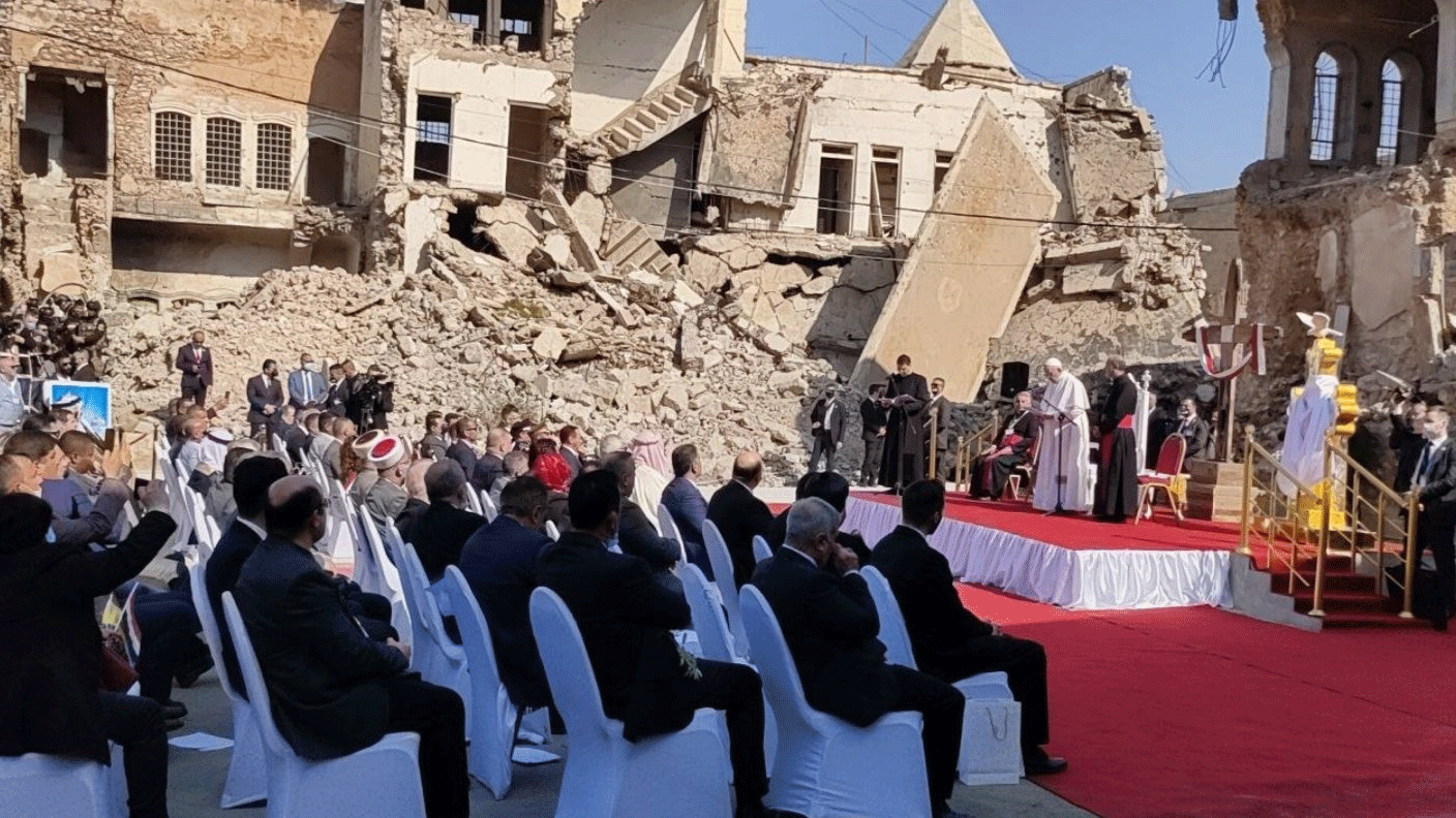 البابا يلقي كلمة بين ركام الحرب في الموصل الاحد الماضي