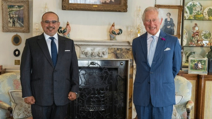الأمير تشارلز مستقبلا ولي عهد ورئيس وزراء البحرين 