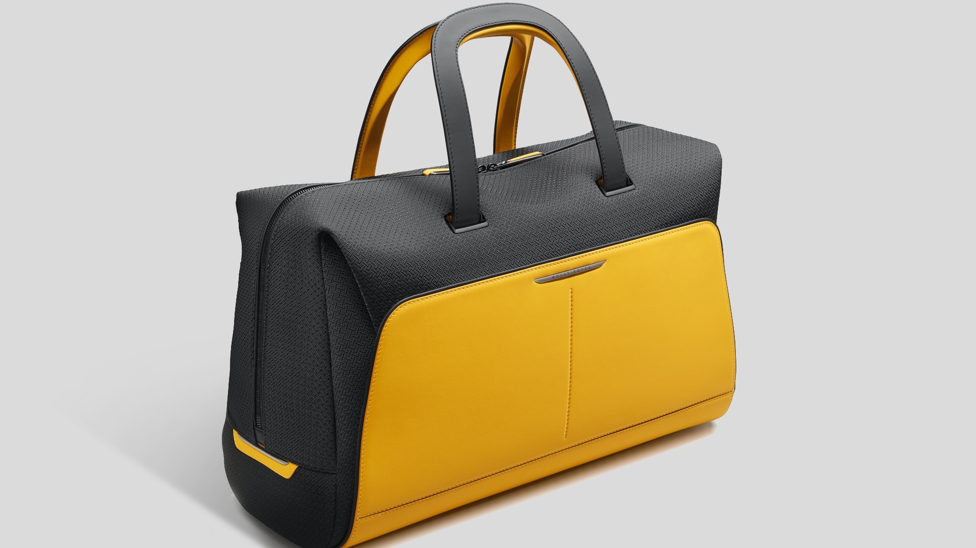 "رولز-رويس" تضيف تصاميم "بلاك بادج" إلى مجموعة أمتعتها "إسكايبيزم"