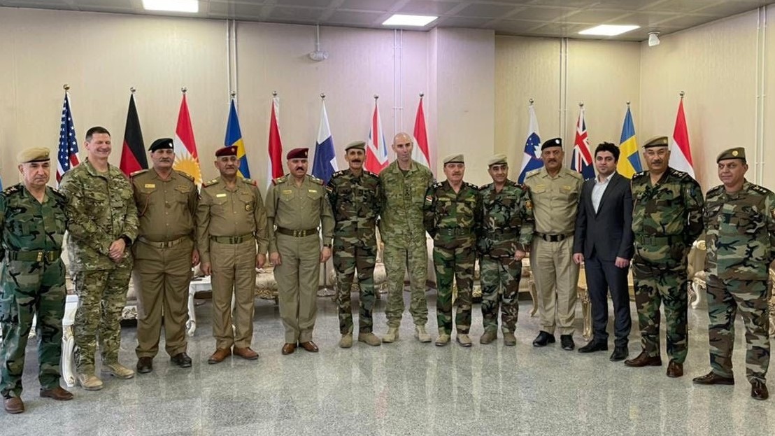 قادة من الجيش العراقي والبيشمركة الكردية والتحالف الدولي ضد داعش خلال اجتماعهم في اربيل اليوم 12 أغسطس 2021