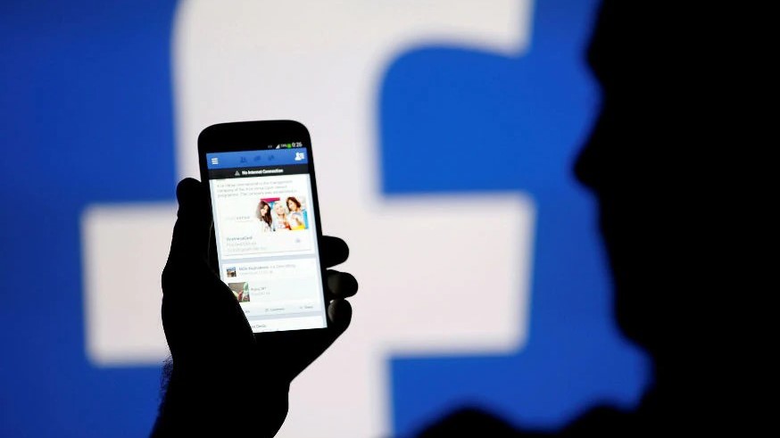فيسبوك يغلق حسابات الحملات المسيئة 
