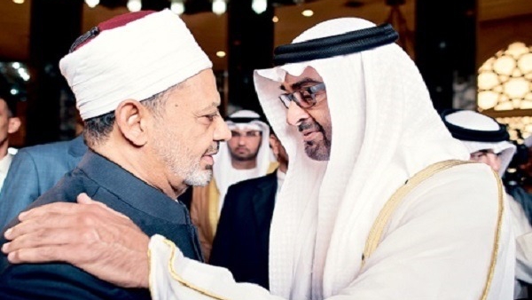 من الأرشيف: ولي عهد أبو ظبي الشيخ محمد بن زايد مستقبلاً الإمام أحمد الطيب شيخ الأزهر (وام)