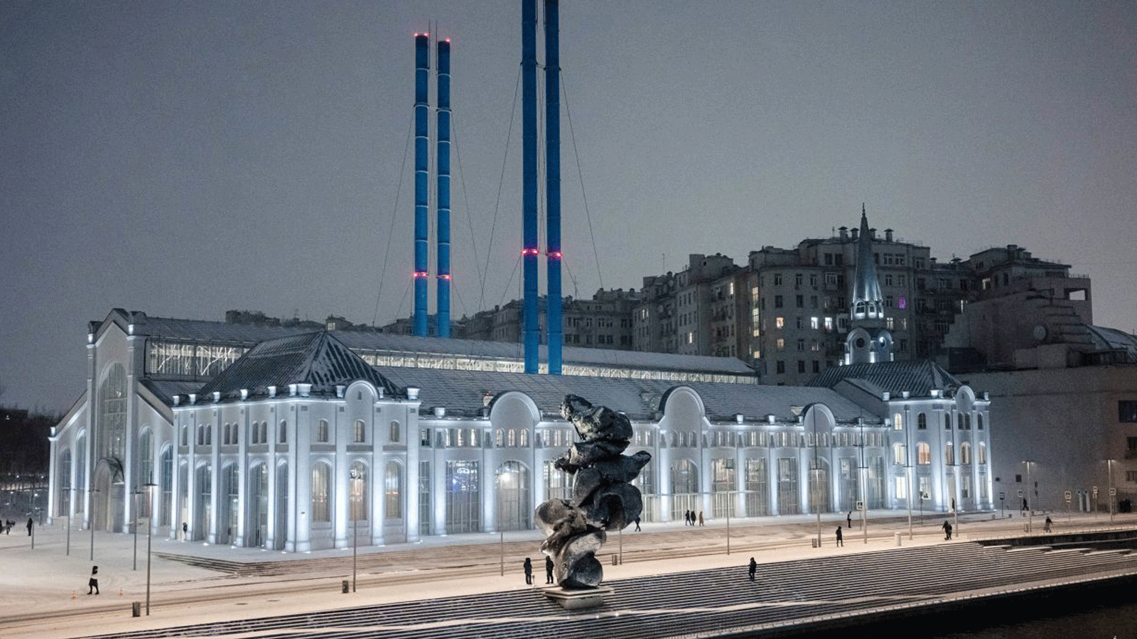 تصميم مركز الفنون GES-2 على ضفاف نهر موسكفا المتعرج عبر وسط العاصمة الروسية الذي تم من قبل المهندس المعماري الإيطالي الشهير رينزو بيانو، ويعد بإيواء أكبر الأسماء العالمية والنجوم الروس.
