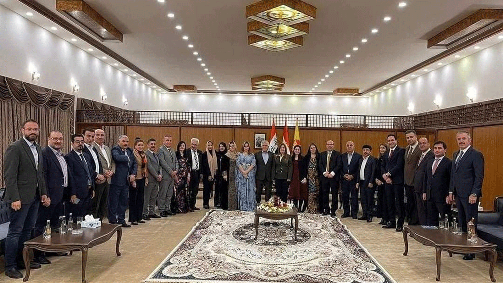 نواب الحزب الديمقراطي يتوسطهم المرشح الرئاسي ريبر احمد لدى وصولهم الى البرلمان السبت 26 آذار\ مارس 2022 (تويتر)