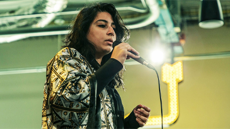 المغنية الباكستانية أروج أفتاب...من جوائز "غرامي" إلى مهرجان كوتشيلا