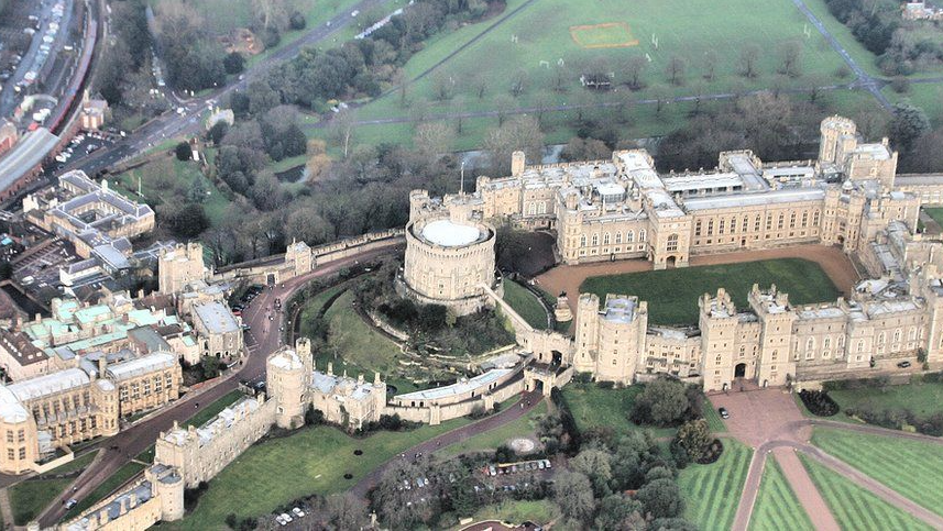قلعة وندسور حيث كانت تقيم الملكة وقت محاولة الاعتداء