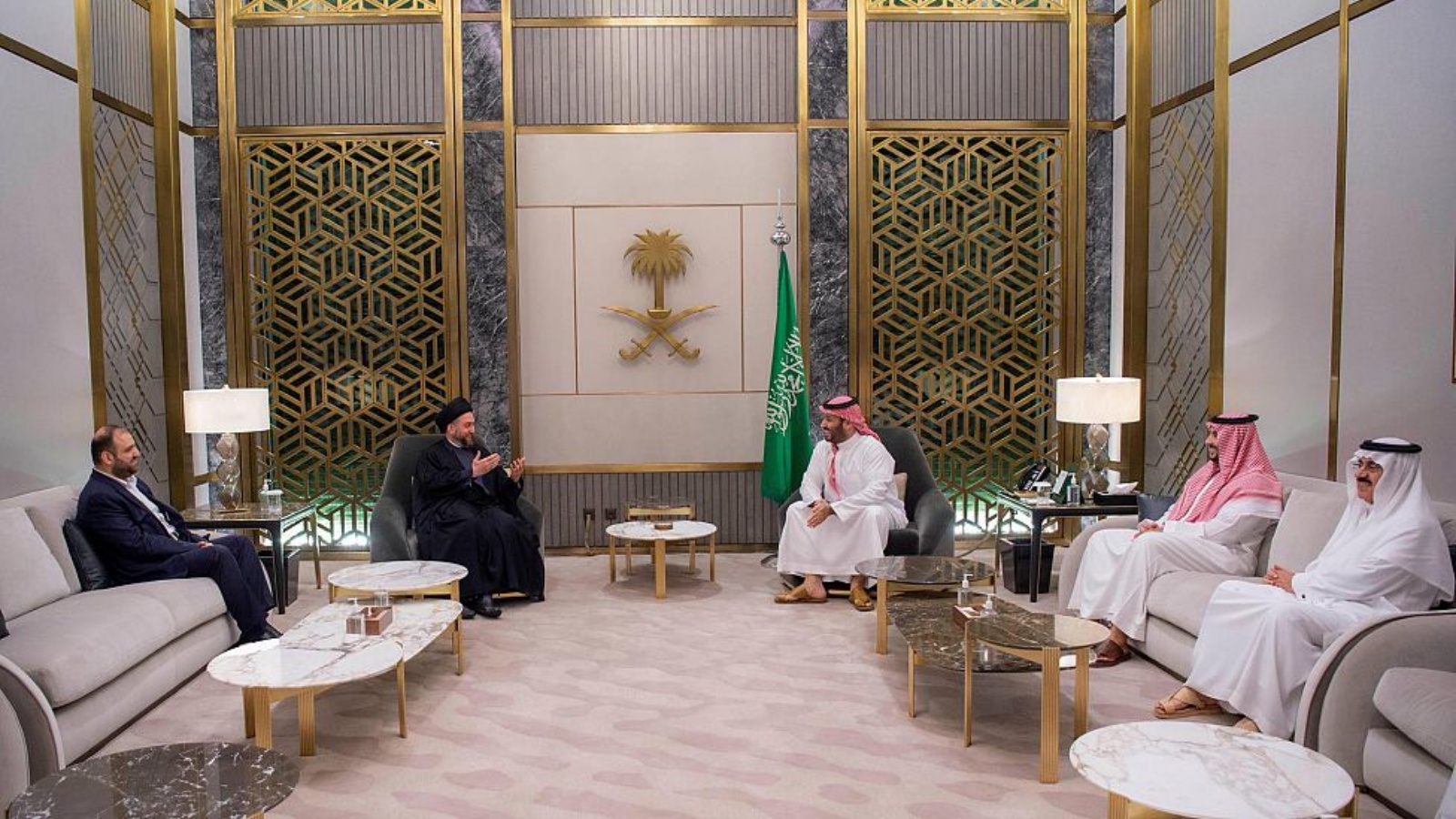ولي العهد السعودي مستقبلاً في جدة مساء الخميس 18 أغسطس 2022 رئيس تيار الحكمة العراقي عمار الحكيم (واس)