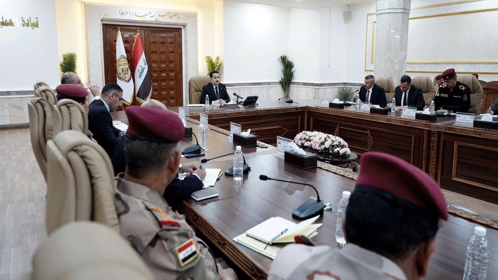 السوداني مجتمعاً مع القيادات الأمنية العراقية في 30 تشرين الثاني\ اكتوبر 2022 (مكتبه)