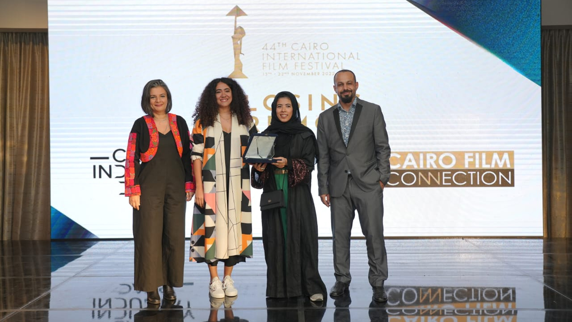 المخرجة جواهر العامري تفوز بجائزة سرد في أيام القاهرة لصناعة السينما