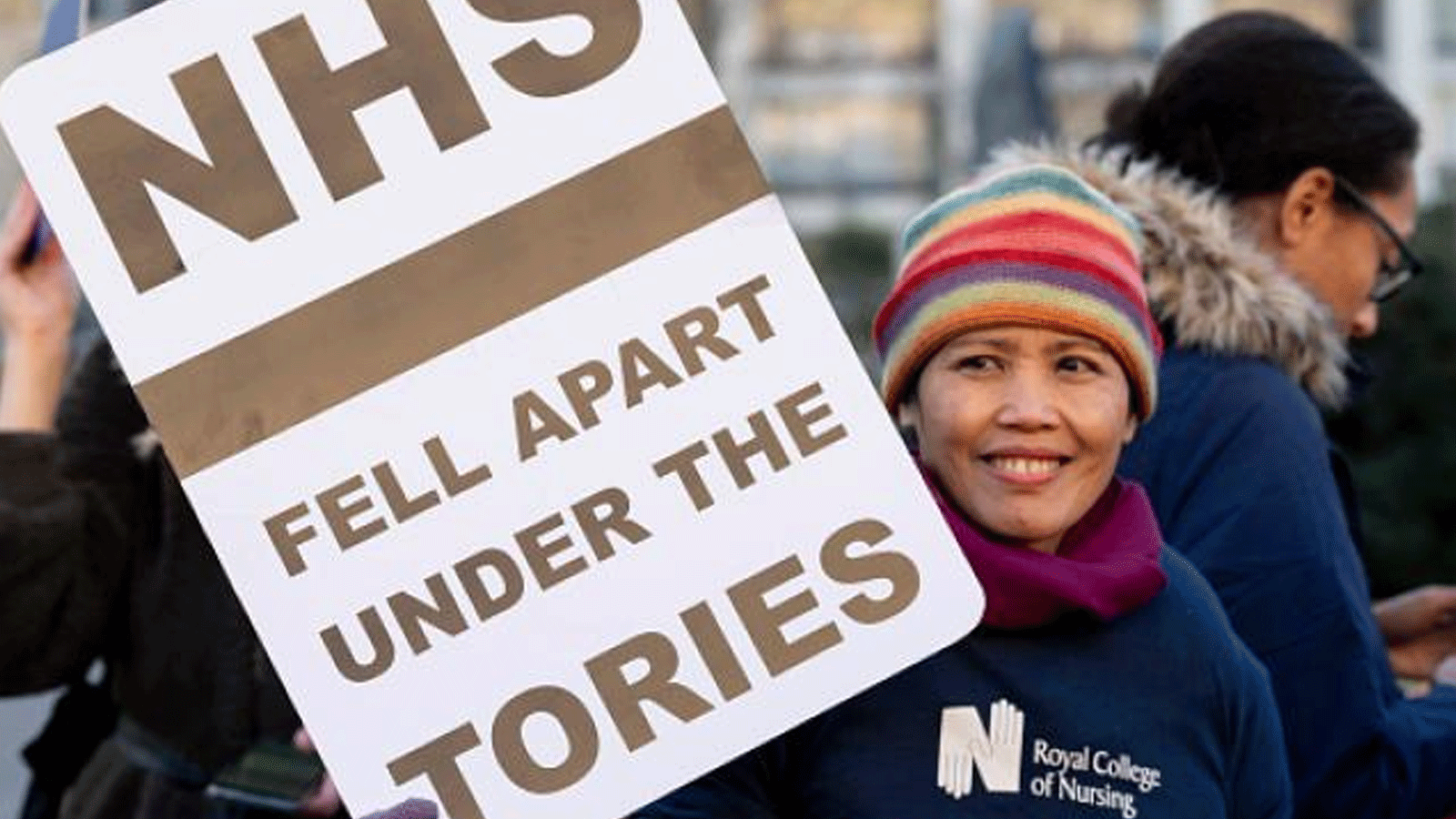 إحدى الممرضات المشاركات في اضراب يوم الخميس في بريطانيا
