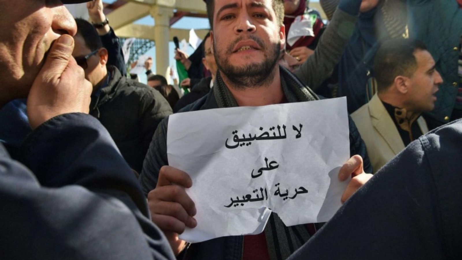 متظاهرون عراقيون يحتجون في 3 يونيو 2022 ضد قانون تقييد حرية التعبير (فيسبوك)