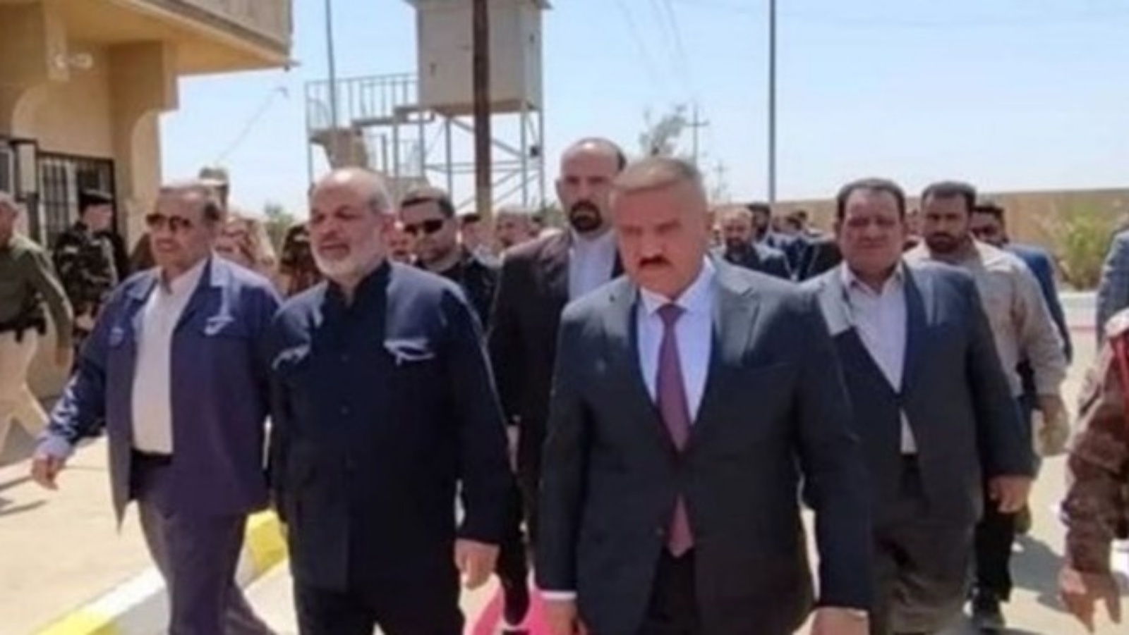 وزيرا الداخلية العراقي والإيراني خلال اجتماعهما السبت 8 يوليو على الجانب العراقي من حدودهما المشتركة (إعلام إيراني)