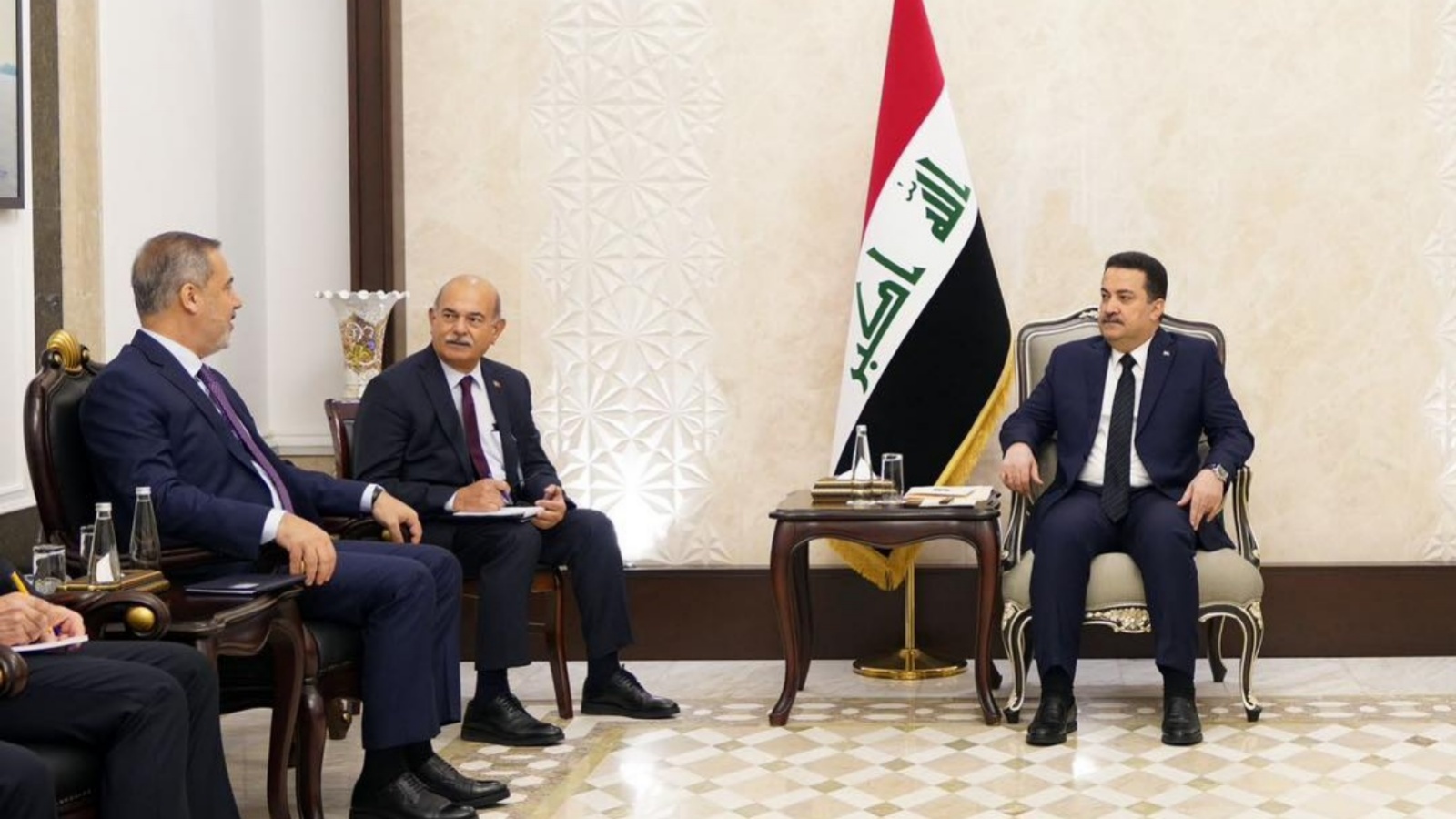 السوداني ملتقياً في بغداد الأربعاء 23 أغسطس 2023 مع وزير الخارجية التركي هاكان فيدان (مكتبه)
