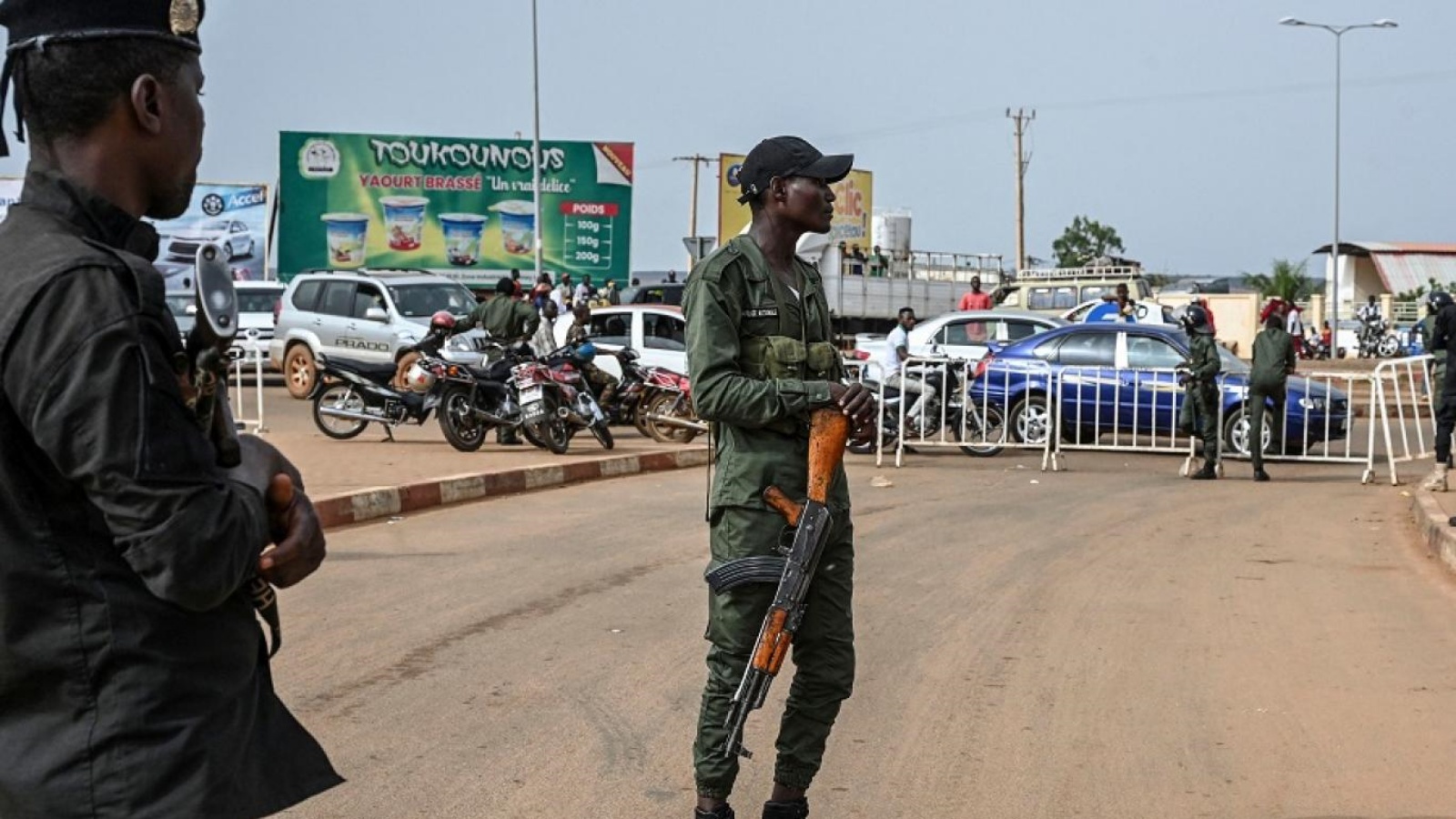النظام العسكري في النيجر أمر أجهزة الشرطة بضرورة تنفيذ قرار طرد السفير الفرنسي لدى نيامي