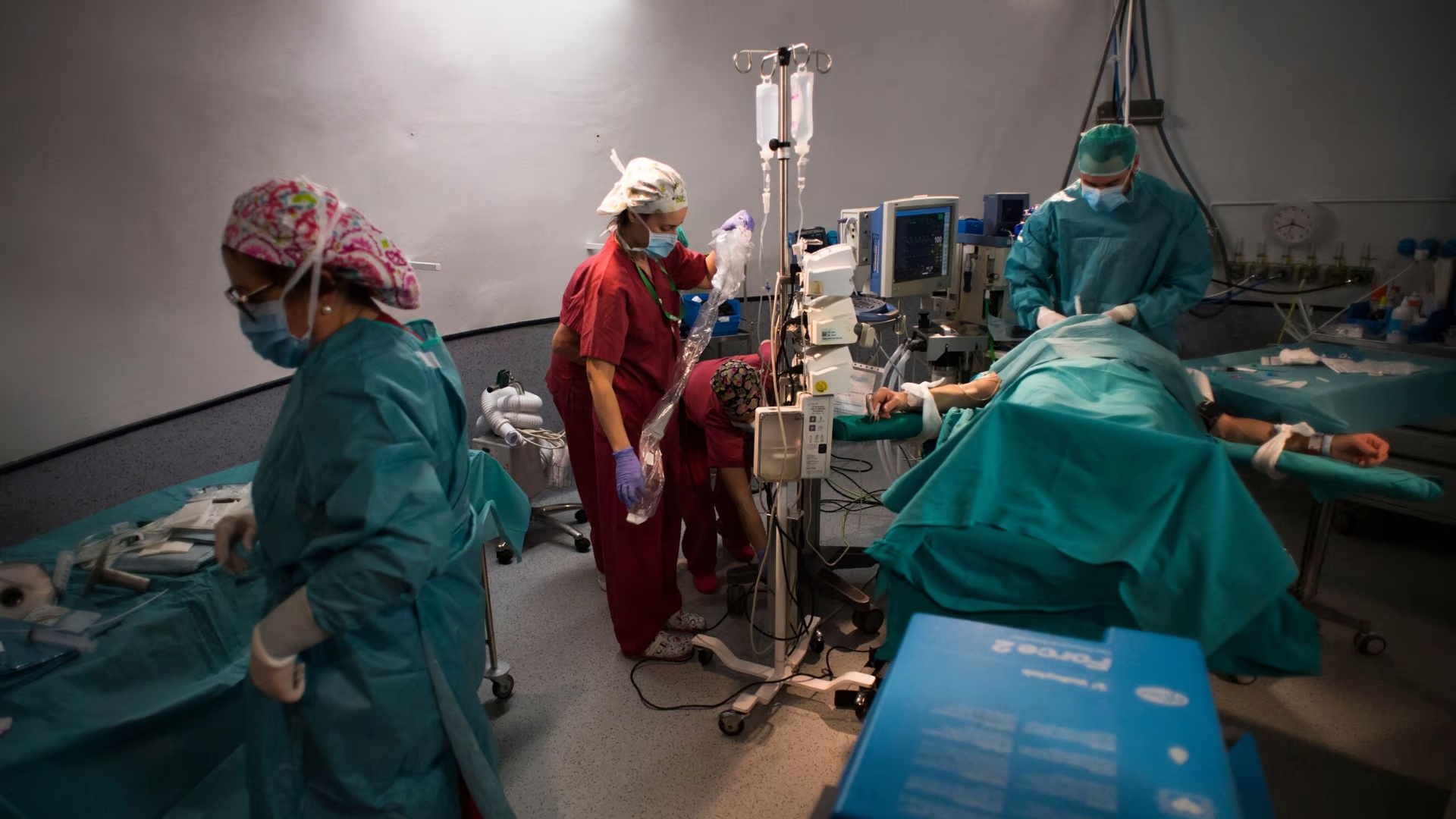 صورة عامة لمريض يخضع لعملية زراعة الكلية