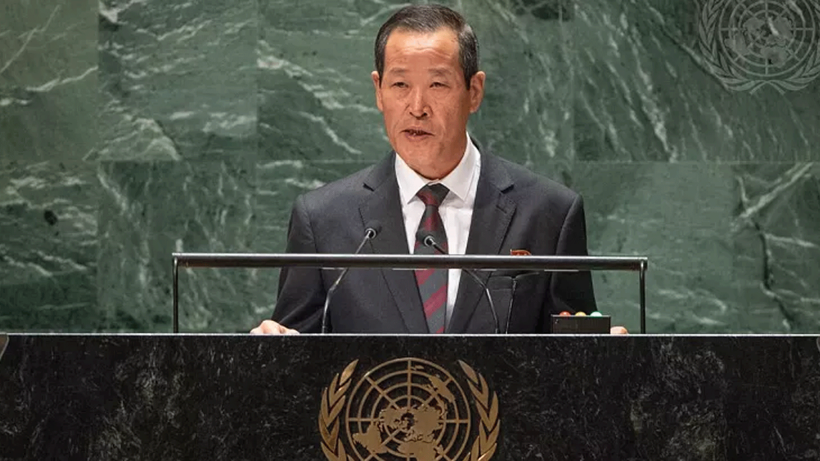 مندوب كوريا الشمالية لدى الأمم المتحدة كيم سونغ في خطاب أمام الجمعية العامة بتاريخ 26 ايلول(سبتمبر) 23