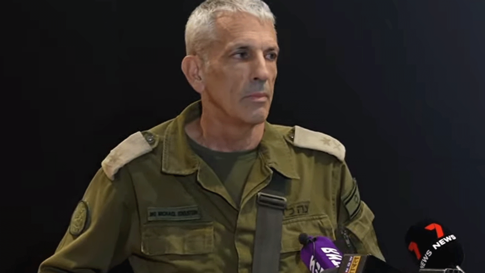 الجنرال الإسرائيلي مايكل إدلشتاين في مؤتمره الصحفي 