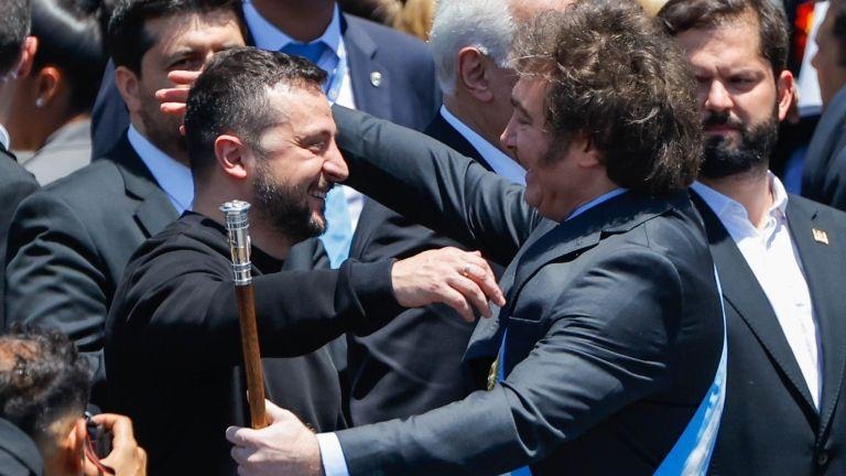 EPA | زيلينسكي يلتقي الرئيس الأرجنتيني الجديد بعد تنصيبه